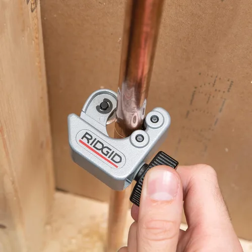 Miniatura 10 de Ridgid - CC247 RIDGID 40617 Modelo 101 Cortador de Tubos para Espacios Reducidos, Cortador de Tubos de 1/4 pulgada a 1-1/8 pulgadas Plateado