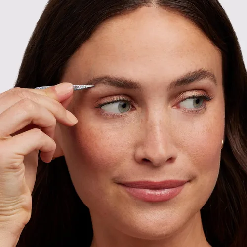 Miniatura 4 de Tweezerman Hollygraphic Micro - Juego de pinzas para cejas para mujeres y hombres