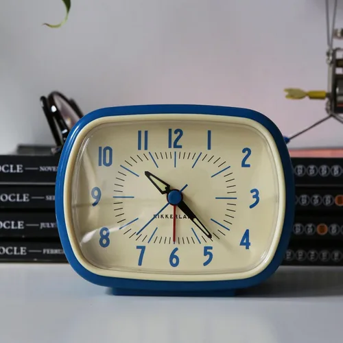 Miniatura 5 de Reloj con alarma cuadrado, de la marca Kikkerland