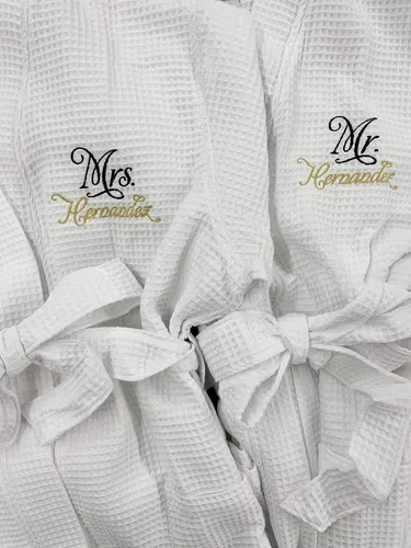 Miniatura 3 de Classy Bride Juego de 2 batas de spa personalizadas Mr. and Mrs, Negro, Blanco