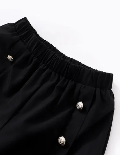 Miniatura 5 de WDIRARA Conjunto de 2 piezas de camiseta de manga corta con cinturón de pata de gallo y pantalones cortos con botones para niña