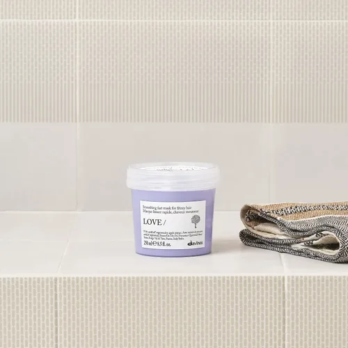 Miniatura 4 de Davines LOVE/Smoothing Instant Mask, Taming Anti-Frizz Fast-Acting Action for Wavy, Unruly, Coarse Hair - Smooths Flyaways & Reduces Volume in 30