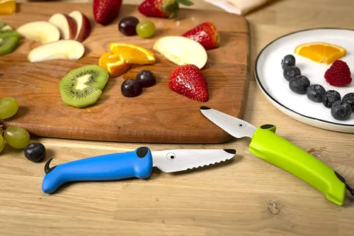 Miniatura 4 de Kuhn Rikon Kinderkitchen Juego de cuchillos de chef para niños de 6 pulgadas, 2 piezas, verde/azul, borde recto y cuchillo dentado, herramienta