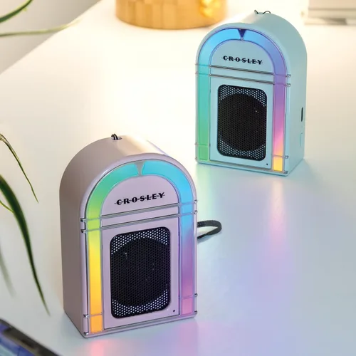 Miniatura 7 de Crosley CR3046A-PI Mini Jukebox Altavoz Bluetooth portátil con luces LED y micrófono, rosa Rosado