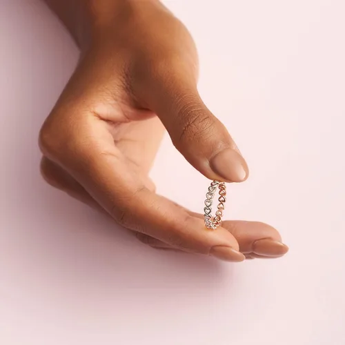 Miniatura 4 de PANDORA Anillo de rosa con banda de corazones Metal