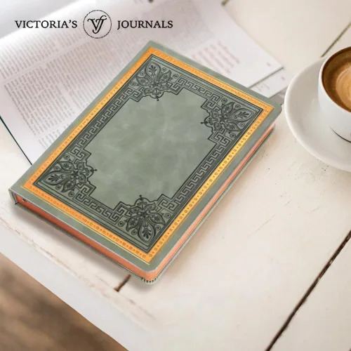 Miniatura 5 de VICTORIA'S JOURNALS Diario Vintage de Cuero Sintético con Tapa Dura Cuaderno Rayado Diario de Viaje de Aspecto Antiguo, Tamaño A5 5.7'' x 8.1'' Gris