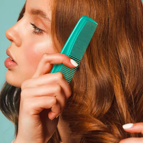 Miniatura 4 de Leinuosen Juego de 12 piezas de peines de bolsillo de plástico de dientes finos para peinado para mujeres y hombres, Peines para cabello (Cian-azul)