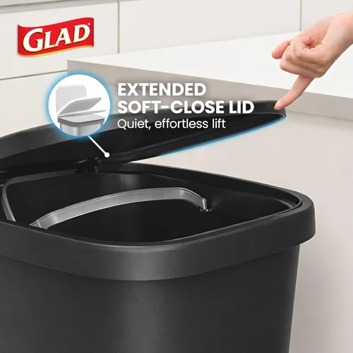 Miniatura 6 de Glad Paquete de 2 botes de basura de 13 galones, cubos de basura de plástico para cocina con protección contra olores de tapa, manos libres