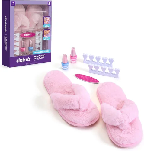 Claire's Kit de pedicura para niños, juego de spa en casa de 7 piezas con pantuflas peludas, esmalte de uñas, separadores de dedos y lima de uñas,