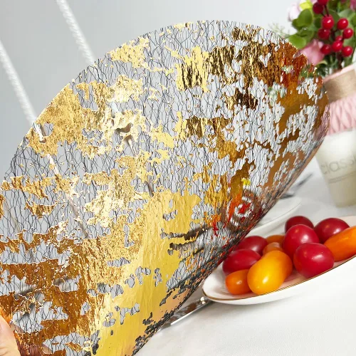Miniatura 4 de Manteles Individuales Desechables Black Gold de 13 Pulgadas Redondos de Papel Metálico Prensado, Paquete de 24 Doilies Manteles Delgados para Mesa