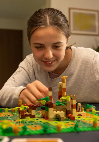 Miniatura 4 de Dotted Games Monkey Palace: Un Juego de Mesa de Lego - ¡Construye Tu Camino a la Victoria Ladrillo por Ladrillo! Divertido Juego Familiar