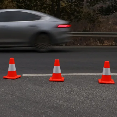Miniatura 6 de Paquete de 4 conos de tráfico naranjas de 12 pulgadas, conos de seguridad de PVC duraderos con alta visibilidad para estacionamiento, construcción