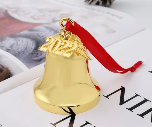 Miniatura 7 de JUPPE It's A Wonderful Life Adorno de campana de Navidad, adorno de campana dorada grabada con ala de ángel y dije 2025 (dorado)