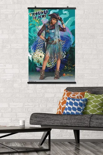 Miniatura 2 de Trends International Disney Descendants 2 - Póster de pared de Uma, 22.375 x 34 pulgadas, paquete de póster y clip