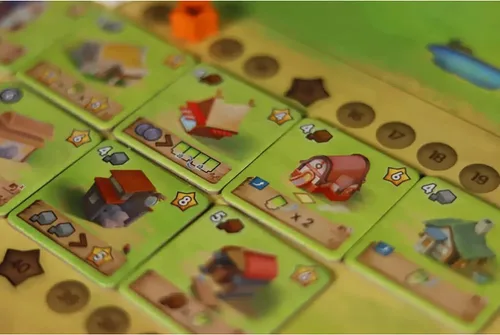 Miniatura 5 de IELLO: Little Town: Artisans Expansion - Juego de mesa de estrategia, táctico e interactivo, más edificios y objetivos, juego familiar, a partir