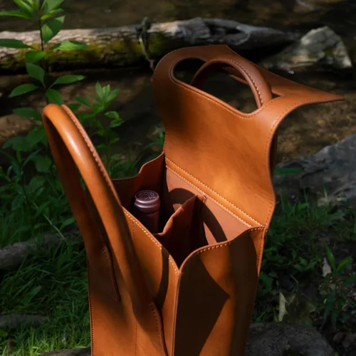 Miniatura 6 de Bolsa de transporte para vino 2 botellas de cuero vegano, bolsa interior de gamuza suave con divisor - Ideal para viajes, BYOB, catas de vino
