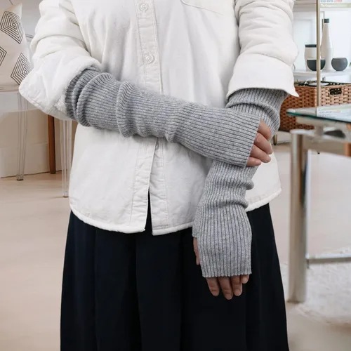 Miniatura 22 de Facecozy Calentadores de brazos para mujer, mezcla de lana de cachemira, guantes largos sin dedos para mujer, guantes para clima frío con agujero