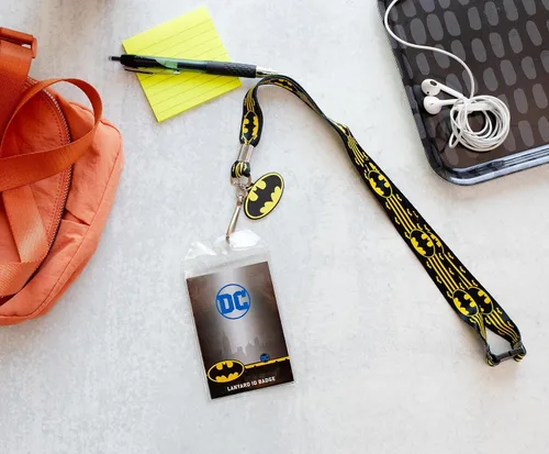 Miniatura 2 de Silver Buffalo DC Comics Batman Wrap-Around Logo Lanyard con soporte para insignia y dije