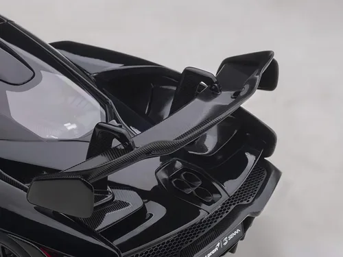 Miniatura 5 de McLaren Senna Stealth Cosmos Black con detalles de carbono modelo 1/18 de Autoart 76076
