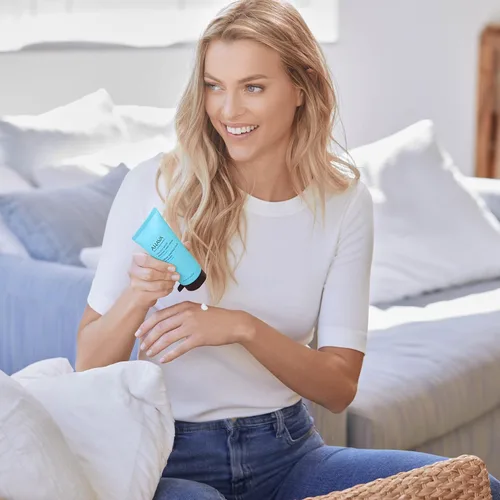 Miniatura 2 de AHAVA Crema de Manos Mineral de Agua del Mar Muerto - Hidratante de Manos para Manos Secas Agrietadas, Absorción Ligera y Rápida, Enriquecida