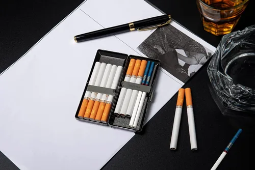 Miniatura 2 de Hermosa y elegante caja de cigarrillos de metal simple para damas y hombres con capacidad para 10 cigarrillos de 3.937 in (pistola de hierba negro)