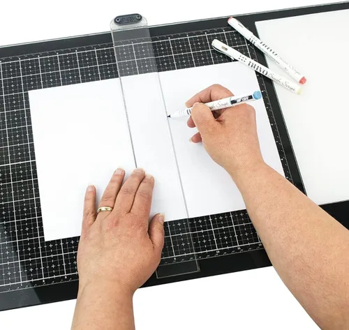Miniatura 6 de Tim Holtz - Alfombrilla de corte de vidrio, superficie de trabajo grande con rejilla de medición de 12 x 14 pulgadas y paleta para pintura, tinta