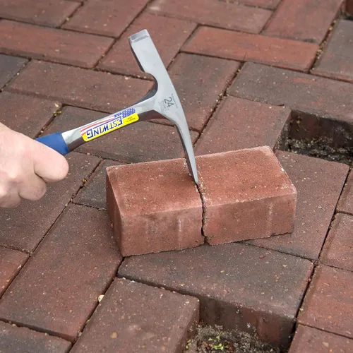 Miniatura 6 de ESTWING Bricklayer's/Mason Hammer - Herramienta de mampostería de 24 onzas fabricada en Estados Unidos con construcción de acero forjado y agarre