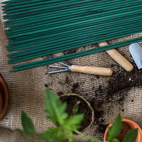Miniatura 6 de 50 estacas de madera de 18 pulgadas para plantas de jardín, tomate, estacas y soportes para plantas en maceta, viene con 100 lazos verdes