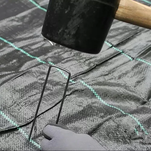 Miniatura 6 de Paquete de 20 grapas para paisajismo galvanizadas negras de 8 pulgadas, calibre 11, estacas de jardín, clavijas antioxidantes, estacas de suelo