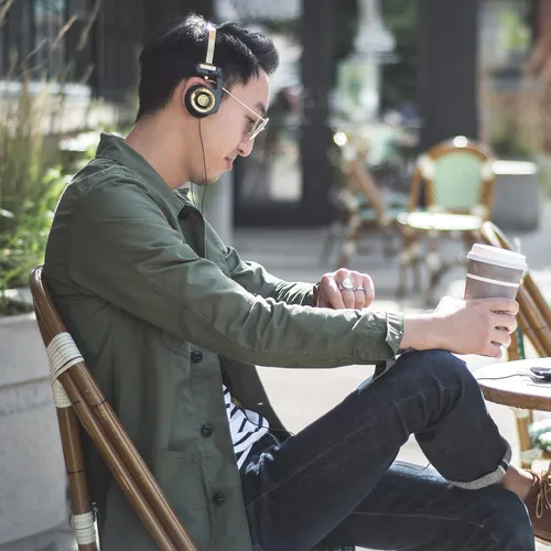 Miniatura 5 de Koss Porta Pro Edición Limitada Auriculares de Diadema Oro Negro, Micrófono en Línea, Control de Volumen y Control Remoto Táctil, Incluye Estuche