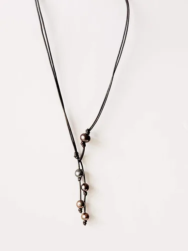 Miniatura 7 de Collar en Y de perlas negras de cuero negro, 20 pulgadas de largo por encima de la borla