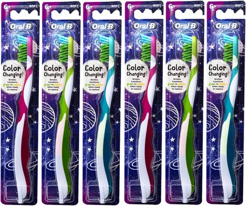 Oral-B Pro-Health Junior CrossAction Galaxy - Cepillo de dientes suave a partir de 6 años, paquete de 6