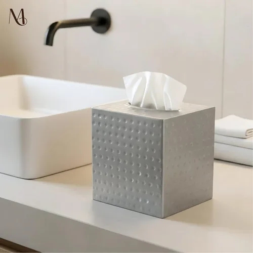 Miniatura 3 de Caja de pañuelos Monarch Abode Cuadrada – Caja de soporte de pañuelos de metal de peltre martillado a mano para accesorio de baño, cubo decorativo