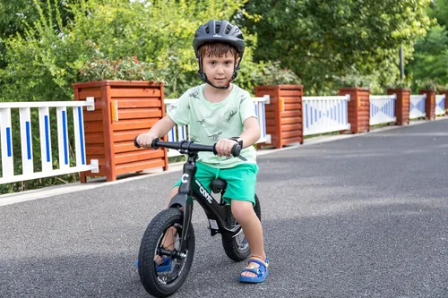 Miniatura 7 de CXWXC Bicicleta de equilibrio de 12 pulgadas para niños de 24 meses a 5 años, bicicleta de equilibrio para niños con reposapiés, bicicleta de Negro