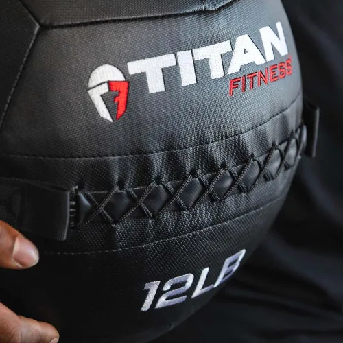 Miniatura 7 de Titan Fitness LB Soft Shell - Bola de pared medicinal con laminado de policompuesto y textura cruzada, agarre antideslizante para lanzar, fuerza