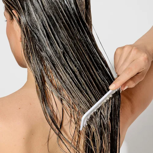 Miniatura 3 de Bumble and bumble. Bond-Building Hair Repair Conditioner Strengthens and Prevents Breakage Smooths Frizz, Adds Shine For Damaged Curly, Wavy
