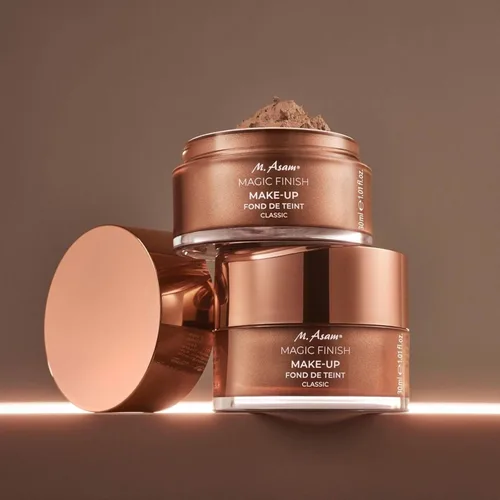 Miniatura 13 de Crema Ligera para rellenar arrugas – Reduce la apariencia de arrugas, enrojecimiento, de manchas e imperfecciones – Acabado mágico para brillos