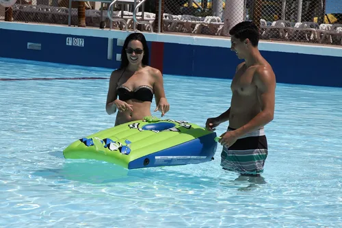 Miniatura 5 de Airhead Lob the Blob - Juego inflable para piscina o cornhole de 37 pulgadas x 26 pulgadas.