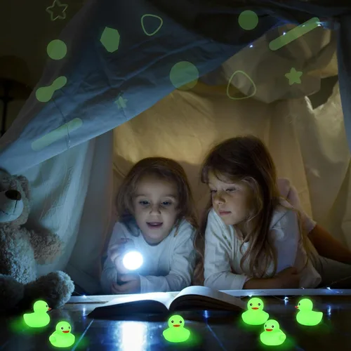 Miniatura 5 de Deekin 200 patos de goma de 2 pulgadas que brillan en la oscuridad a granel verdes chirriantes de verano iluminados, juguete flotante para bañera