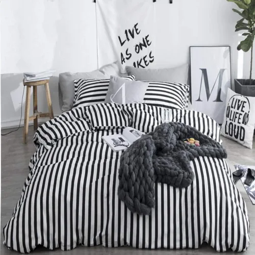 CLOTHKNOW Juego de edredón a rayas tamaño King de 3 piezas, juego de edredón negro y blanco, edredón suave de estilo granja con 2 fundas de almohada