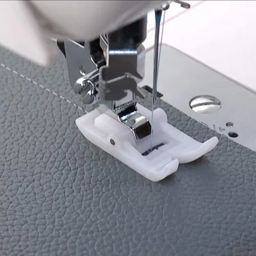 Miniatura 2 de SINGER Prensatelas antiadherentes Ideal para coser cuero, vinilo, plástico, hule y telas laminadas Deslizamiento suave con revestimiento