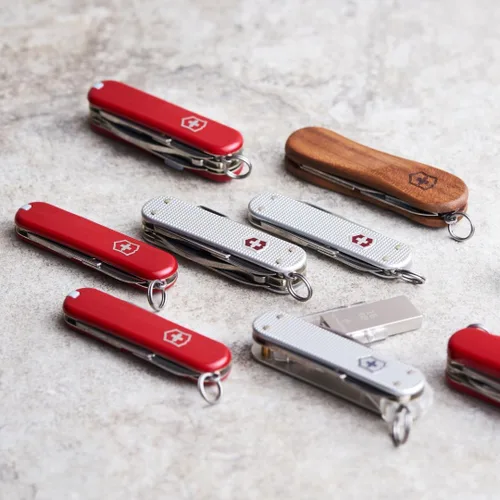 Miniatura 2 de Victorinox Bantam Swiss Army Cuchillo de bolsillo de 8 funciones fabricado en Suiza con hoja grande, abridor de botellas y destornillador - rojo