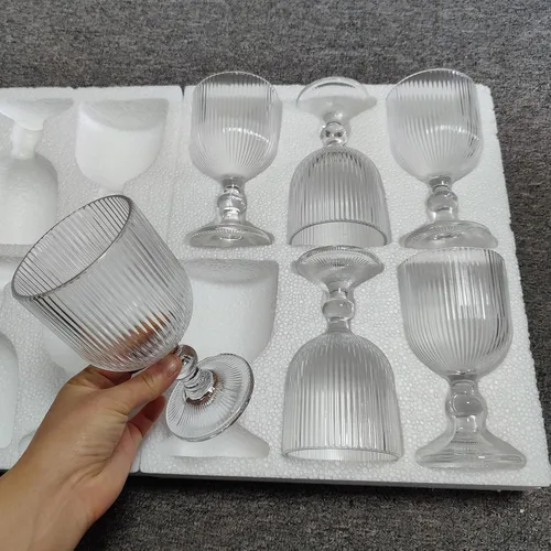 Miniatura 4 de Taganov Juego de 6 copas de vino transparentes vintage para beber vasos de vino en relieve, 13 onzas para boda, fiesta, bar, Navidad Azul