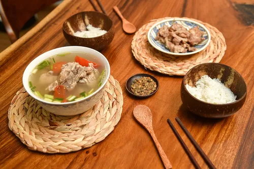 Miniatura 5 de Juego de 2 cuencos y cucharas de coco natural, pulido con aceite de coco, duradero, ligero, útil, cuenco grande de madera para ensaladas, desayuno