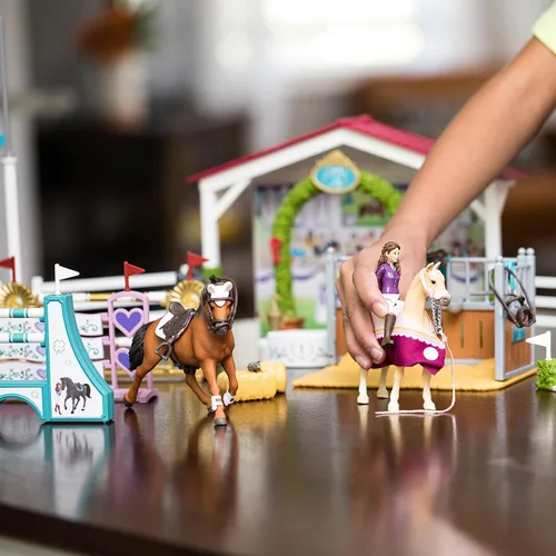 Miniatura 5 de Schleich Horse Club, juego de 86 piezas, juguetes de caballos para niñas y niños de 5 a 12 años, torneo de caballos de la amistad