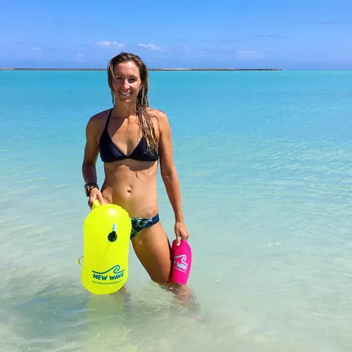 Miniatura 2 de Burbuja de Natación New Wave para Nadadores de Aguas Abiertas y Triatletas - Sé Brillante, Sé Visto y Sé Más Seguro con New Wave Mientras Nadas al
