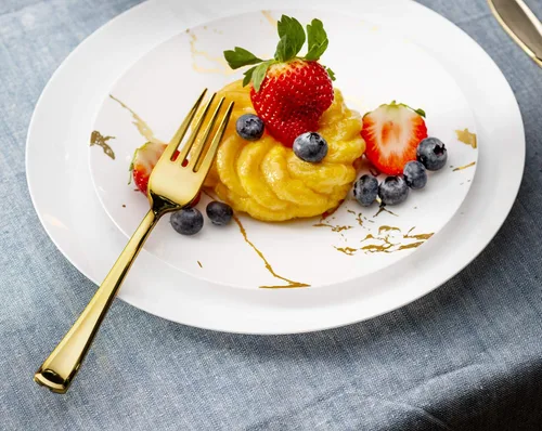 Miniatura 2 de Plasticpro Tenedores desechables de plástico dorado resistente, cubiertos de plástico elegantes que parecen cubiertos de oro real, utensilios
