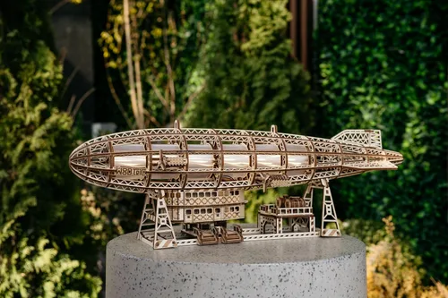 Miniatura 7 de Wood Trick Zeppelin Luminoso Rompecabezas de madera dirigible LED 3D para adultos para construir - Hélices móviles y cola - Incluye montaje en pared