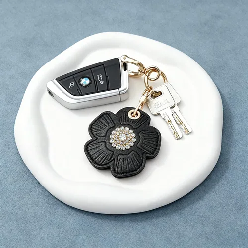 Miniatura 4 de Paquete de 2 llaveros ocultos para Airtag 2nd & 1st - Linda funda de cuero para llavero para mujer, diseño de flores negras y rosas