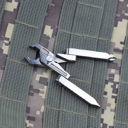 Miniatura 7 de Mini herramienta EDC multifuncional 3 en 1, destornillador de alicates herramienta de bolsillo de combinación plegable para pesca al aire libre